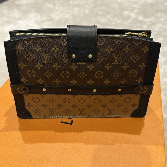 LOUIS VUITTON Reverse Monogram Trunk - Picture 4 of 8